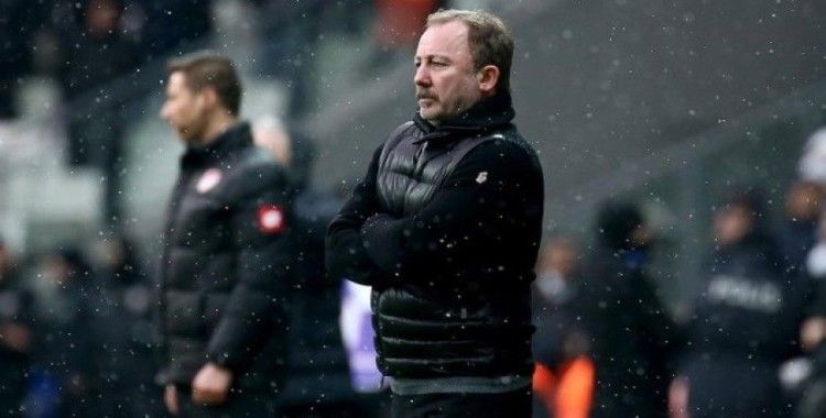 Beşiktaş Teknik Direktörü Sergen Yalçın: Önce kafalarını değiştirmek lazım, işin oyun tarafı kolay