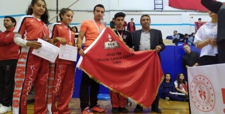 Nizip Kick Boks’ta Türkiye Şampiyonu oldu
