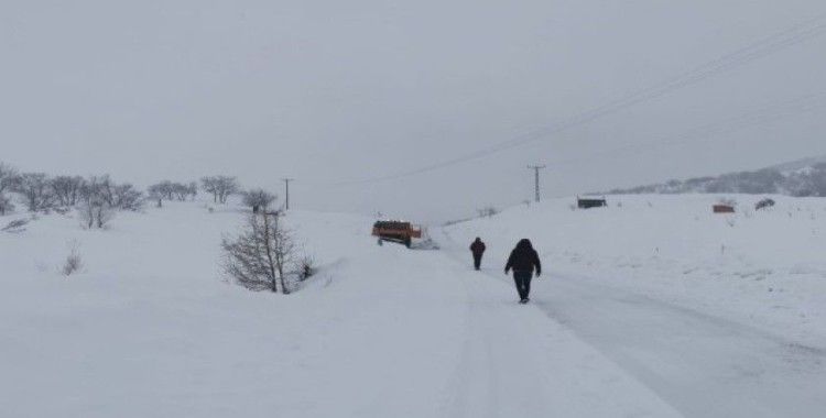 Tunceli'de kar yağışı etkisini sürdürüyor, 176 köy yolu ulaşıma kapandı