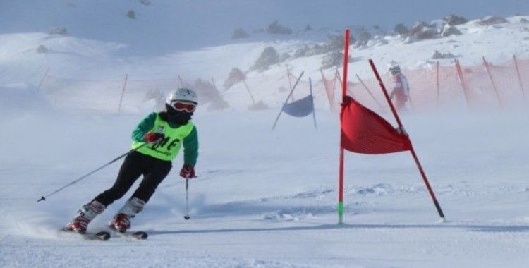 Ergan Dağı’nda sporcuların şampiyonluk mücadelesi