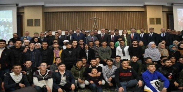 Umre’den dönen öğrenciler ve aileleri Gaziantep protokolü ile bir araya geldi