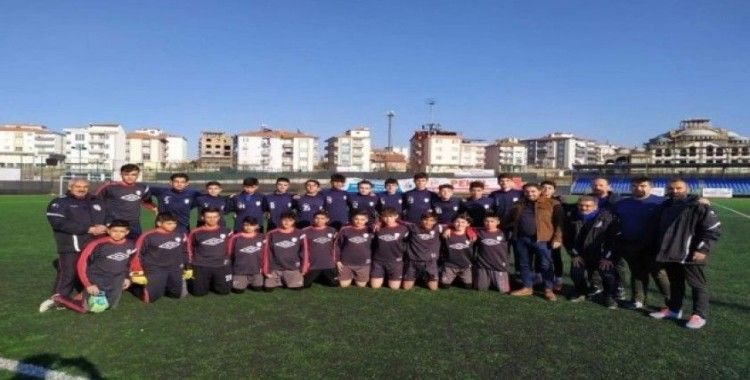 Yeşilyurt Belediyespor’un gençleri şampiyonaya hazırlanıyor