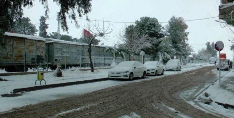 Suriye sınırında 7 yıl sonra kar sevinci