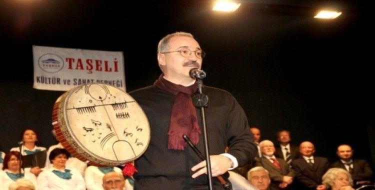 Kaymakam Emiroğlu, şaman davulu çalıp Doğu Türkistan’a selam yolladı