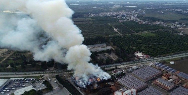 Adana'da fabrika yangını 15 saattir söndürülemedi