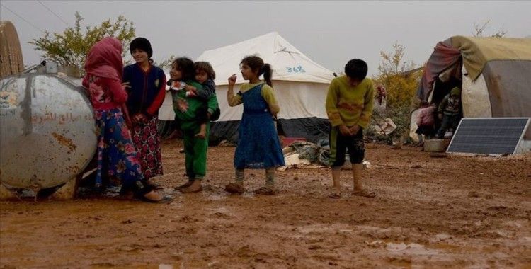 Kötü hava koşulları 800 bin Suriyeliyi etkiledi