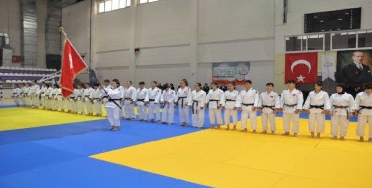 Afyonkarahisar’da Judo Gençler Türkiye 1.’liği final müsabakaları başladı