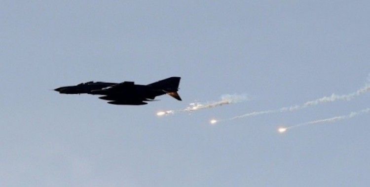 Yemen'de koalisyona ait savaş uçağı düştü