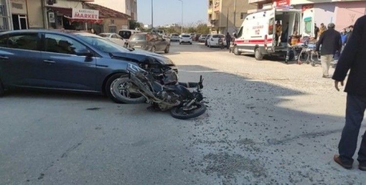 Samandağ’da otomobille motosiklet çarpıştı: 2 yaralı