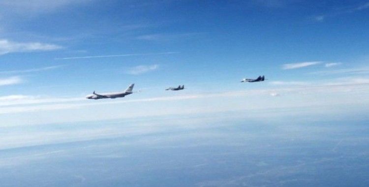 Rusya Savunma Bakanı Şoygu'nun uçağına Sırp uçakları eşlik etti