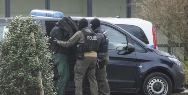 Almanya'da camilere saldırı planlayan 12 kişi tutuklandı