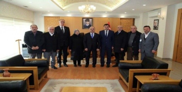 Vali Günaydın, Türkiye Harp Malulü Gaziler Şehit Dul ve Yetimleri Derneği Kayseri Şube Başkanı Ali Yavuz ve yönetimini kabul etti