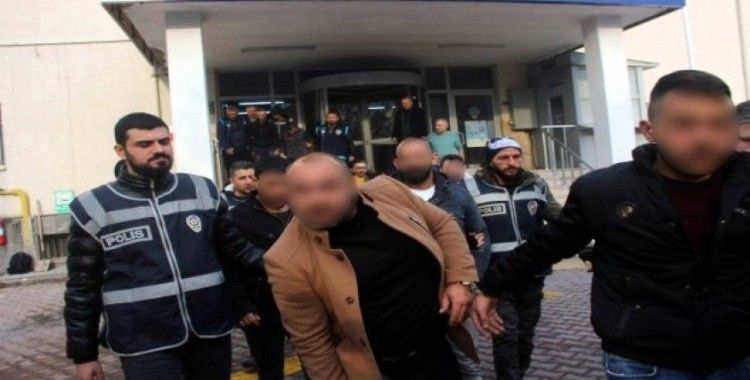Kayseri'de aranan şahıslara 120 polis ile şafak operasyonu: 32 gözaltı