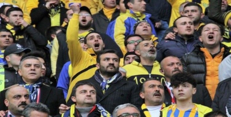 MKE Ankaragücü Başkanı Fatih Mert maçı taraftar ile izledi