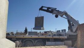 İdlib'e beton bariyer sevkıyatı