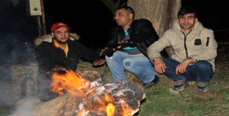 Edirne’de, mültecilerin soğukla imtihanı