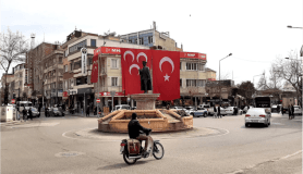 Adıyaman'da iş yerleri Türk bayrakları ile donatıldı