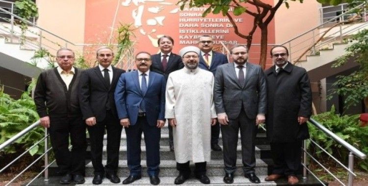 Diyanet İşleri Başkanı Erbaş: “Çağının farkında olmayanlar, küresel müdahalelere ve algı operasyonlarına açık hale gelirler”