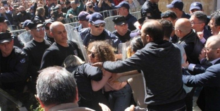 Lokmacı'da BM askeri ile eylemciler arasında gerginlik