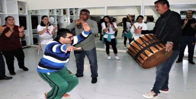 Mersin’de özel bireyler için halk oyunları kursu başladı