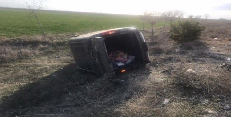 Konya’da hafif ticari araç devrildi: 1 yaralı