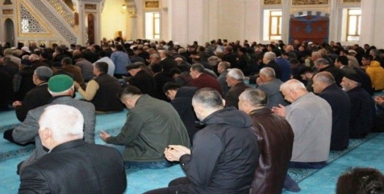 Vatandaşlar evde namaz kılmayı değil, camileri tercih etti