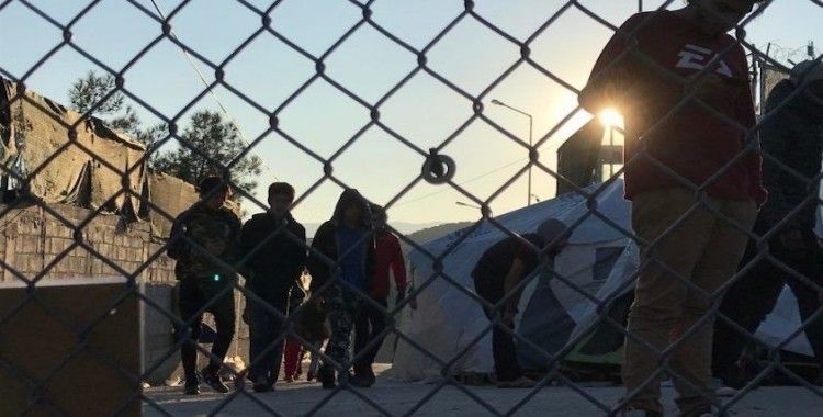 Paris'teki düzensiz sığınmacılardan Yunanistan'daki mültecilere destek
