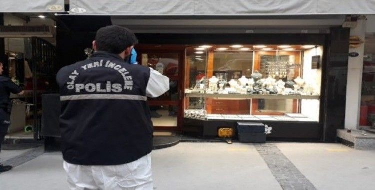 İzmir’de maskeli kuyumcu soygunu