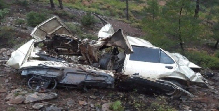 Kayıp 2 şahıs 90 metrelik uçuruma yuvarlanan otomobilde ölü bulundu