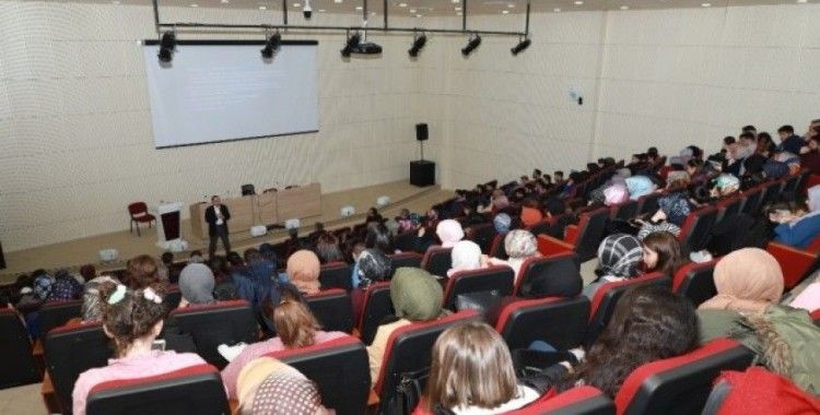 Atatürk Üniversitesi’nde Suriye, Libya ve Ortadoğu konuşuldu