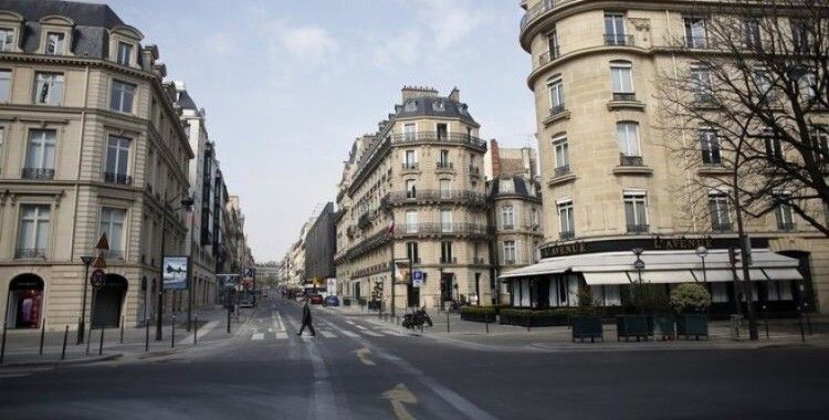 Fransa'da izin belgesiz sokağa çıkan 2 genç gözaltına alındı