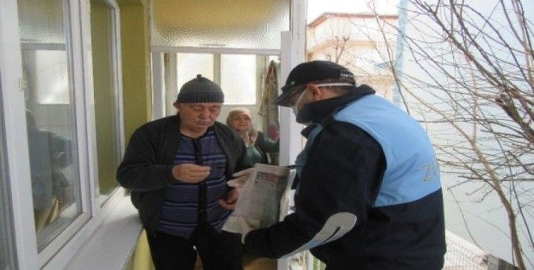 Sandıklı’da zabıta ekipleri yaşlıların alışverişini yapıyor