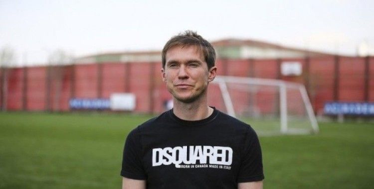 Belaruslu futbolcu Hleb'den ülkesinde maçların ertelenmemesine eleştiri