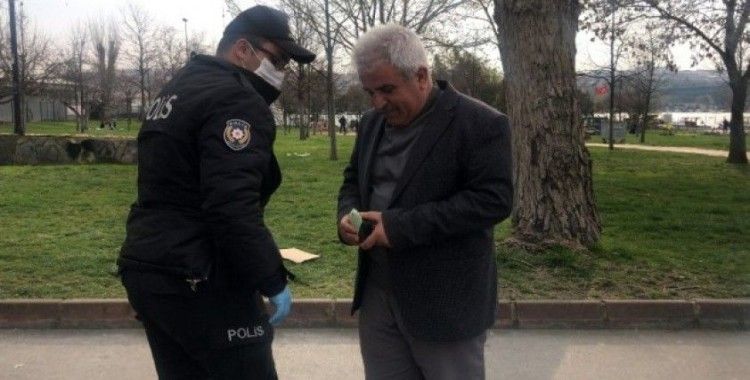 İstanbul'da yasağa uymayan yaşlılar ilginç görüntüler oluşturdu