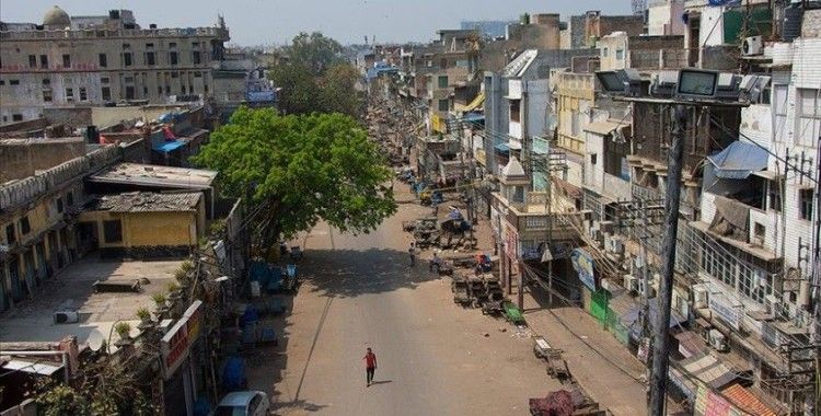 Hindistan'da koronavirüs salgını nedeniyle sokağa çıkma yasağı ilan edildi