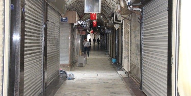İzmir'de kuyumcular kepenk kapattı