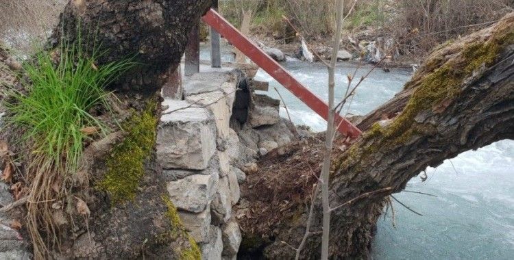 Teröristler köprü inşaatına mayın yerleştirmiş