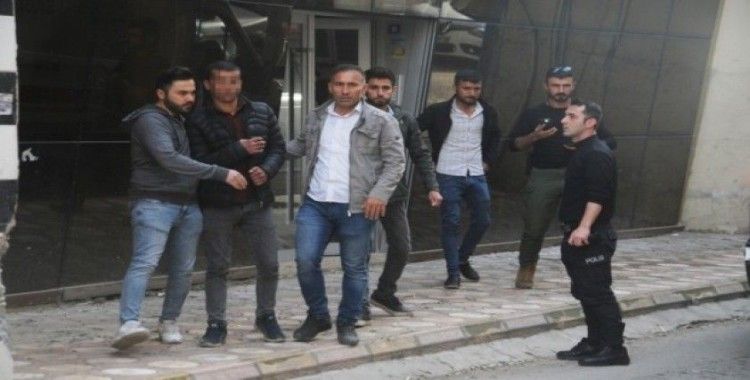 Cizre’de intihar girişiminde bulunan genci polis ikna etti