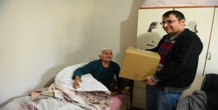 Tarsus Belediyesinden 65 yaş üstü vatandaşlara 30 bin gıda kolisi