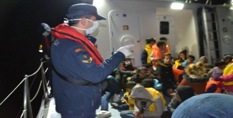 Kuşadası Körfezi'nde 29'u çocuk 50 göçmen kurtarıldı