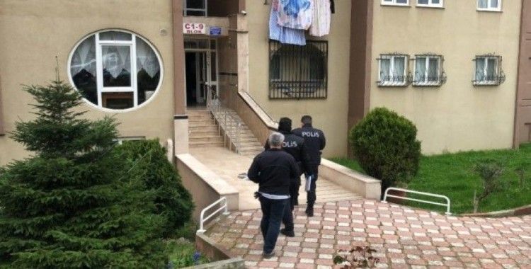 Tansiyon hastası kadını, çocukları evin balkonunda ölü buldu