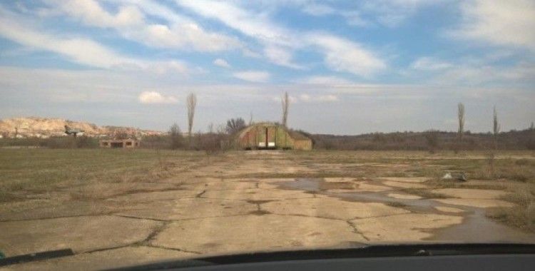 Bulgaristan, Türkiye’ye geçmeyi bekleyen tırlar için eski askeri havaalanını parka dönüştürüyor