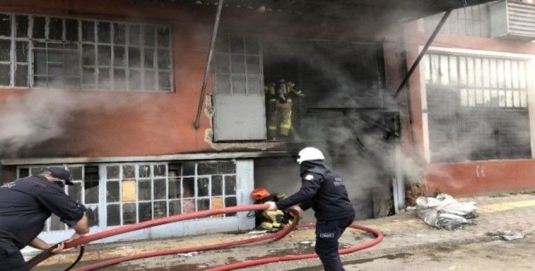 Bursa’da 3 katlı tekstil atölyesinde yangın