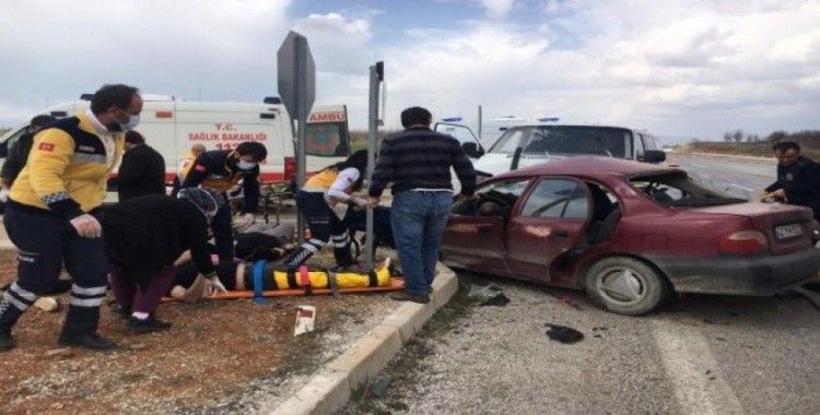 Hüyük’te otomobille minibüs çarpıştı: 1 ölü, 3 yaralı