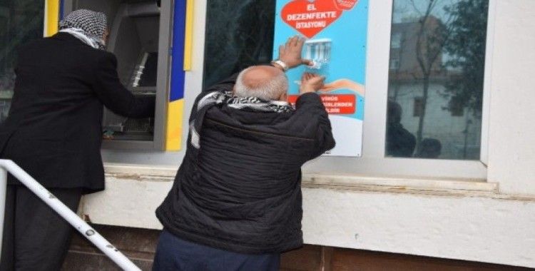 Viranşehir’de bankaların önüne dezenfekte istasyonu