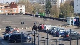 Belçika'da atlı polislerden 'korona' denetimi