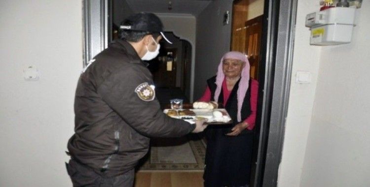 Tunceli’de 65 yaş üstü vatandaşların evlerine kahvaltı servisi