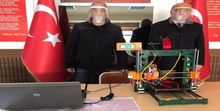 Korona virüse karşı 3D yazıcıda siber maske üretiyorlar