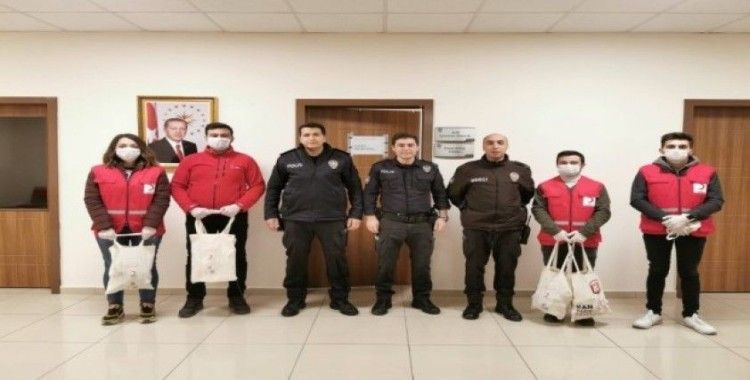 Genç Kızılay Bilecik gönüllülerinden 112, polis ve sağlık personellerine destek