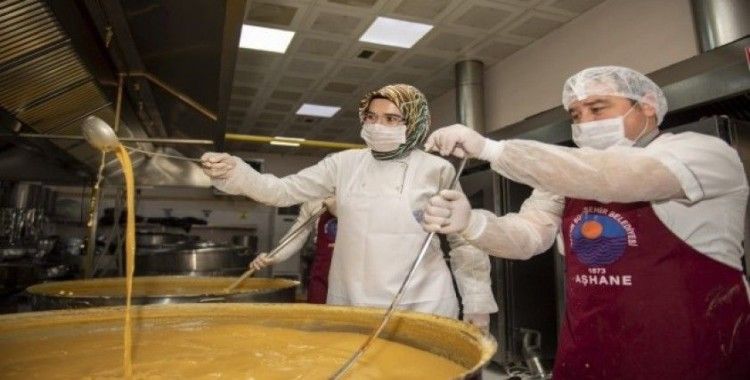 Mersin’deki belediye aşhanesinde günlük 6 bin kişilik yemek üretiliyor